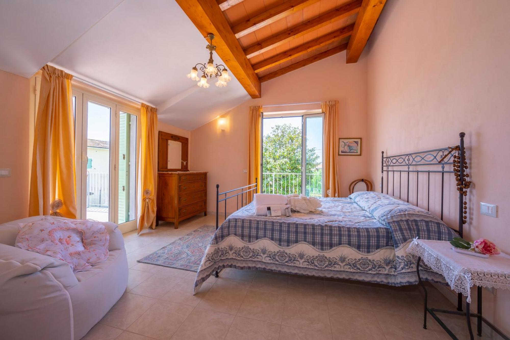 Villa Clara Few Km From The Sea - Happy Rentals Пьетразанта Экстерьер фото