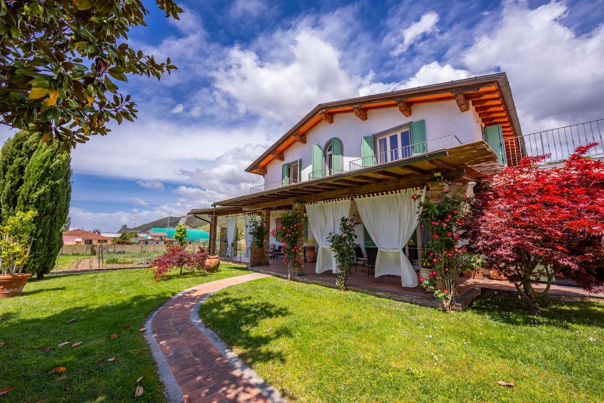 Villa Clara Few Km From The Sea - Happy Rentals Пьетразанта Экстерьер фото