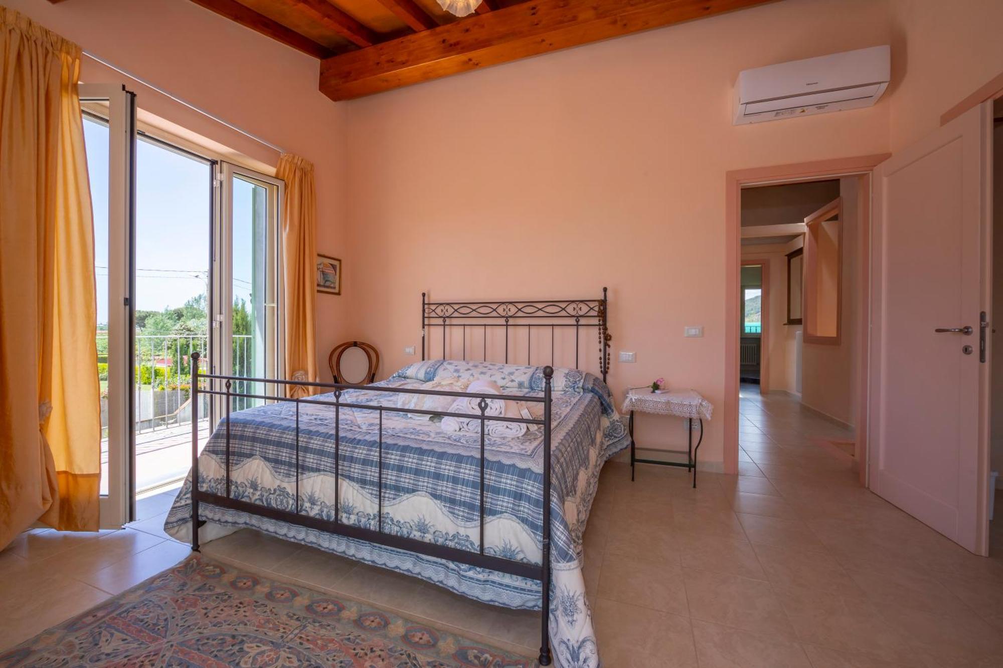 Villa Clara Few Km From The Sea - Happy Rentals Пьетразанта Экстерьер фото